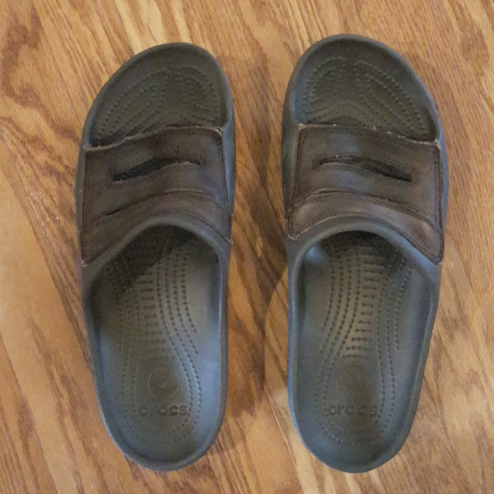 Men's crocs